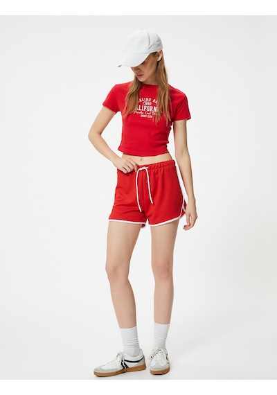Koton Crop Tişört Kolej Baskılı Kısa Kollu Slim Fit Bisiklet Yaka Kırmızı 4sal11216ık Kırmızı