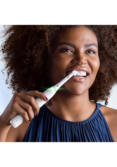 Oral-B iO 5 Şarjlı Diş Fırçası Beyaz