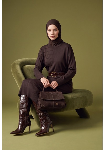 Armine Trend Asimetrik Pilise Detaylı Bisiklet Yaka Uzun Kollu Kemerli Triko Elbise Kahverengi 26ktd912 Armine Trend Asimetrik Pilise Detaylı Bisiklet Yaka Uzun Kollu Kemerli Triko Elbise Kahverengi 26ktd912