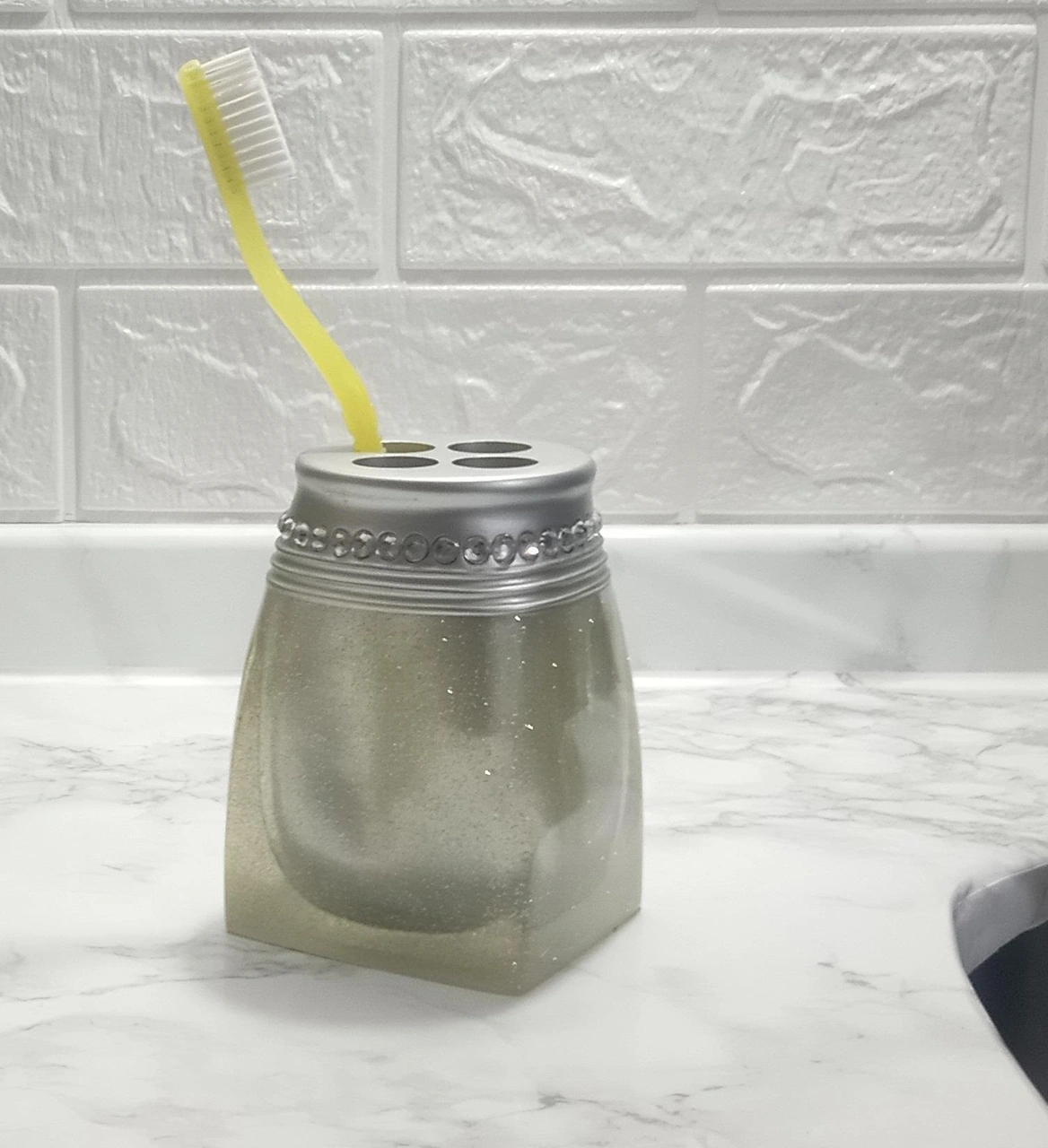 2 Adet Diş Fırçalık Kristal Taşlı Gümüş Poliresin 7x7x10cm Banyo Seti Çok Renkli