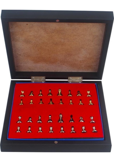 Lüks Sandıklı Metal Satranç Takımı Krom Kaplama Klasik Gold Temalı Figür Mermer Desen Zemin 20 Cm.