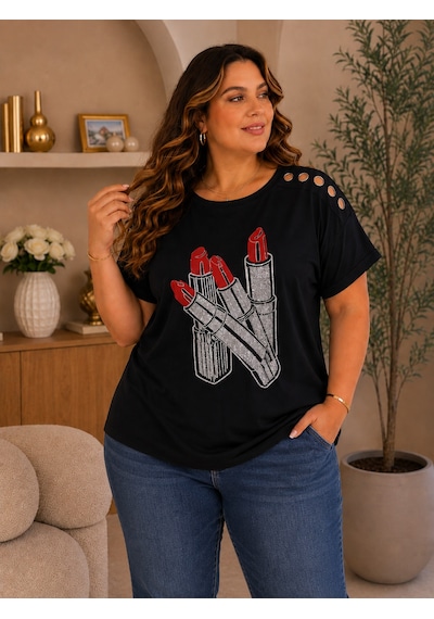 Büyük Beden Geniş Yaka Kolları Taş Detaylı Baskılı Taş İşlemeli Kısa Kollu Oversize Kadın Bluz Siyah Büyük Beden Geniş Yaka Kolları Taş Detaylı Baskılı Taş İşlemeli Kısa Kollu Oversize Kadın Bluz Siyah