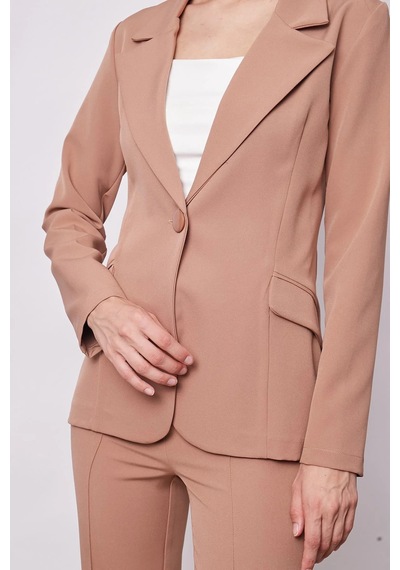 Kadın Yakalı Cep Kapaklı Tek Düğme Hafif Lirkalı Kumaş Blazer Ofis Ceket Pantolon Kodu Jument 40082 -camel CAMEL Kadın Yakalı Cep Kapaklı Tek Düğme Hafif Lirkalı Kumaş Blazer Ofis Ceket Pantolon Kodu Jument 40082 -camel CAMEL