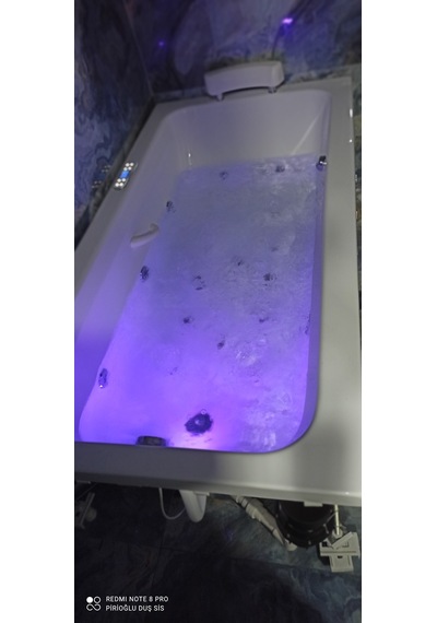 90X180 Jakuzii Tr'De Ilk Sessiz Motor Teknolojisi