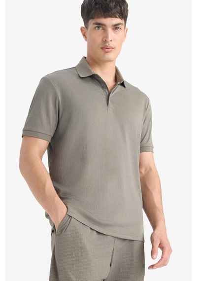 DeFacto Slim Fit Dar Kesim Polo Yaka Dokulu Kısa Kollu Krinkıl Tişört E1222AX25SMKH401 DeFacto Slim Fit Dar Kesim Polo Yaka Dokulu Kısa Kollu Krinkıl Tişört E1222AX25SMKH401