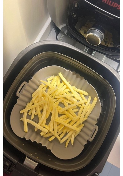 50 Adet Pişirme Kağıdı Deliksiz Düz Kare Model Ve Silikon Airfryer Kabı 20 Cm Plastik Beyaz Diğer