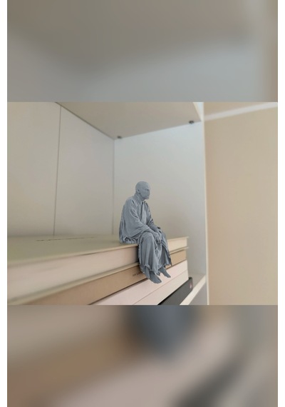 Oturan Kel Figür Biblo Cübbeli Karakter Heykelciği 9x7 Cm Dekoratif Obje Gri