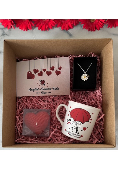 Bk Gift Kişiye Özel Kutlama Kartı & Sevgililer Günü Tasarımlı Kupa & Kalp Mum & Papatya Kolye Hediye Kutulu Set, Sevgiliye Hediye, Yıl Dönümü Hediyesi