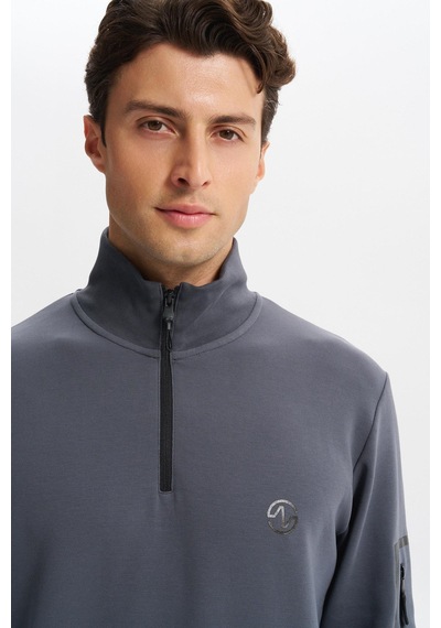 AR-MA Arma Erkek Slim Fit Dik Yaka Yarım Fermuar Pamuklu Sweatshirt Sol Kol Fermuar Cepli K30404685702 Gri AR-MA Arma Erkek Slim Fit Dik Yaka Yarım Fermuar Pamuklu Sweatshirt Sol Kol Fermuar Cepli K30404685702 Gri