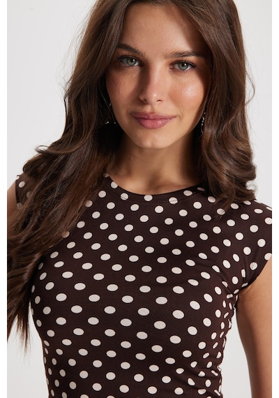 Tudors Kadın Slim Fit Dar Kesim Puantiyeli Bisiklet Yaka Kahverengi Crop Bluz-50807