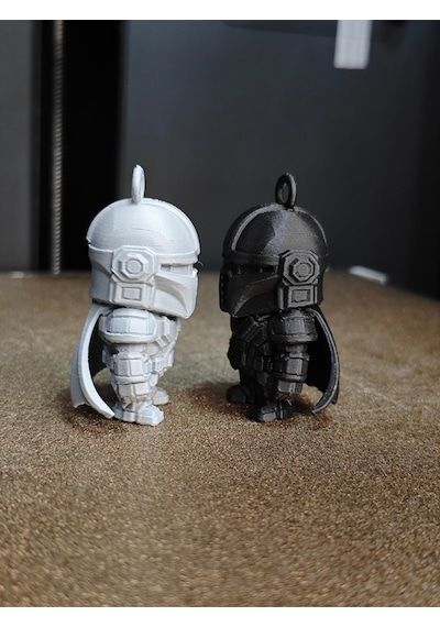 Mandalorian Özel Tasarım Figür Anahtarlık - Star Wars Temalı 2 Adet 1 Siyah 1 Beyaz Zincir Dahil
