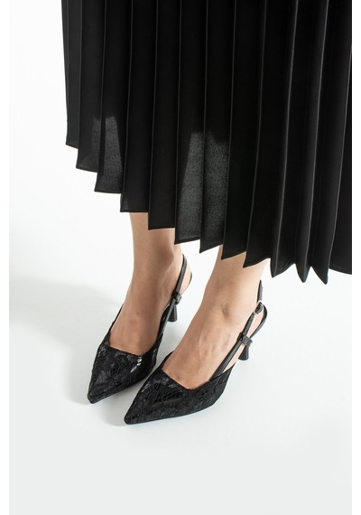 Lebibe Shoes Lısa Kadın Siyah Sivri Burun 7 Cm Topuklu Çiçek Dantel Desenli Rugan Slingback Ayakkabı