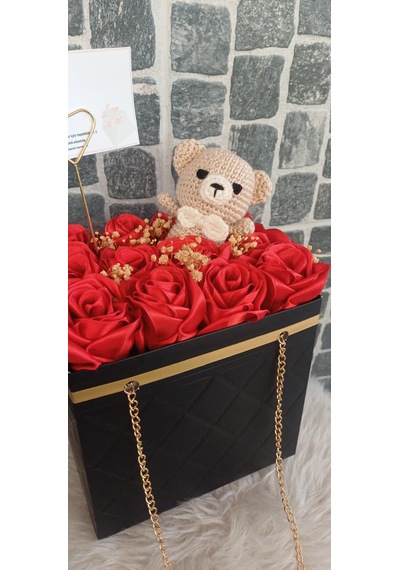 Çantalı & Ayıcık Anahtarlıklı Yapay Gül Hediye Kutusu , Hediye Çantası, Çantalı Gül, Doğum Günü İçin Gül Gül Kırmızı