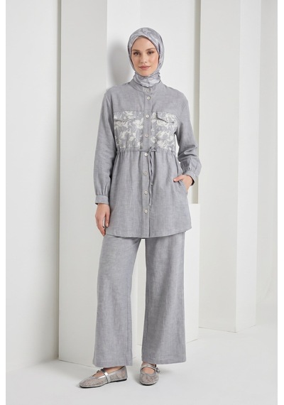 Armine Trend Çiçek Desenli Beli Büzgülü Tunik Ve Geniş Paça Pantolonlu Takım İndigo 26yt6156 Armine Trend Çiçek Desenli Beli Büzgülü Tunik Ve Geniş Paça Pantolonlu Takım İndigo 26yt6156