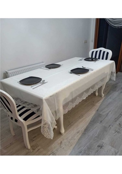 Dantelli Masa Örtüsü