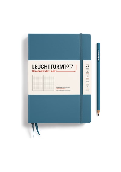Leuchtturm1917 Not Defteri Orta Boy A5 , Sert Kapak, 251 Numaralandırılmış Sayfa, Noktalı, Taş Mavisi Mavi