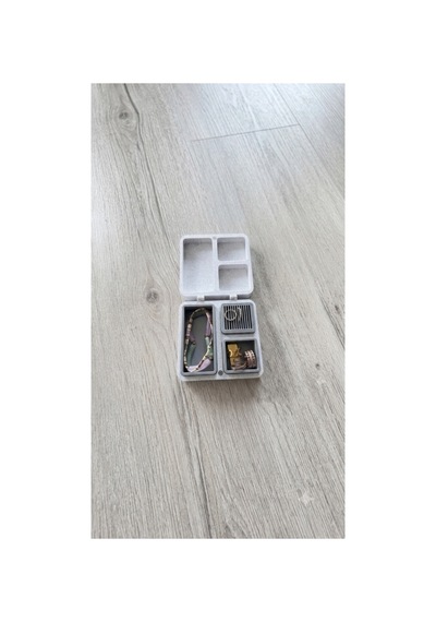 Seyahat Dostu Organik Pla Takı Ve Aksesuar Düzenleyici Hafif Ve Kompakt 11x22x2 Cm Beyaz Beyaz