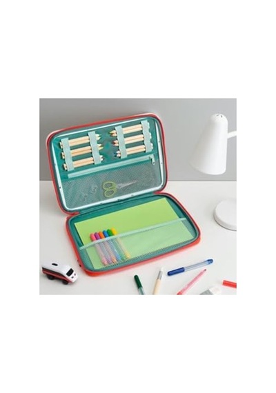 Kırmızı Renkli Mala Çizim Çantası, 35 X 27 Cm Boyutuyla Taşınabilir Ve Kullanışlı