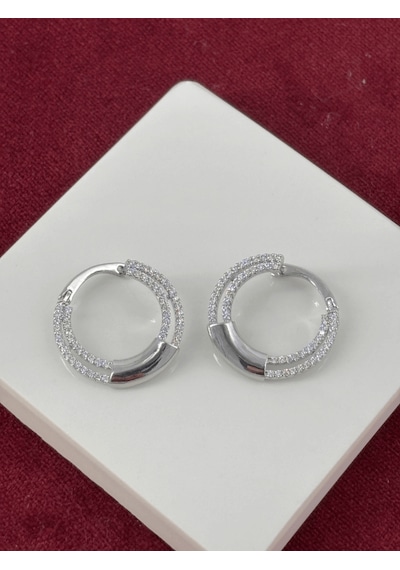 Yarısı Taşlı Yarısı Parlak Gümüş Renkli Halka Şekilli Silver Küpe Silver
