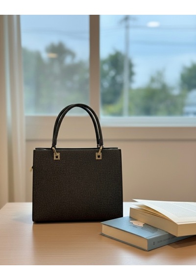 Just Polo Kadın Orijinal Lüks El Ve Omuz Çantası Minimal & Prestij Tasarım Ebat: 25 X 21 Cm Siyah