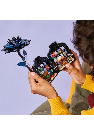 LEGO® Wednesday Siyah Yıldız Çiçeği 76784 - 9 Yaş ve Üzeri Çocuklar için Koleksiyonluk Çiçek Modeli Yapım Seti (358 Parça)