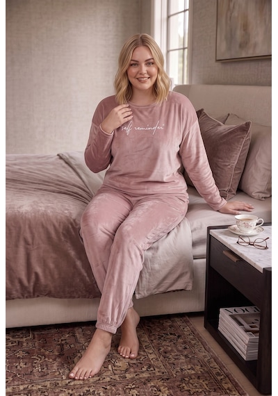 Seboteks Yumuşak Dokulu Kadife Kumaş Uzun Kollu Büyük Beden Kadın Pijama Takımı 2500 Pudra Seboteks Yumuşak Dokulu Kadife Kumaş Uzun Kollu Büyük Beden Kadın Pijama Takımı 2500 Pudra