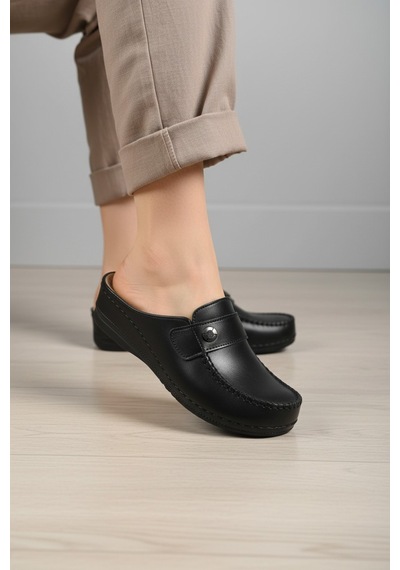 Enoch Kadın Tam Kapalı Burunlu Loafer Model Metal Amblem Detaylı Anatomik Comfort Terlik Siyah Enoch Kadın Tam Kapalı Burunlu Loafer Model Metal Amblem Detaylı Anatomik Comfort Terlik Siyah