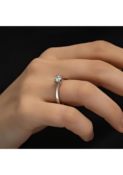 4 Tırnaklı Swarovski Taşlı 925 Gümüş Tektaş Yüzük