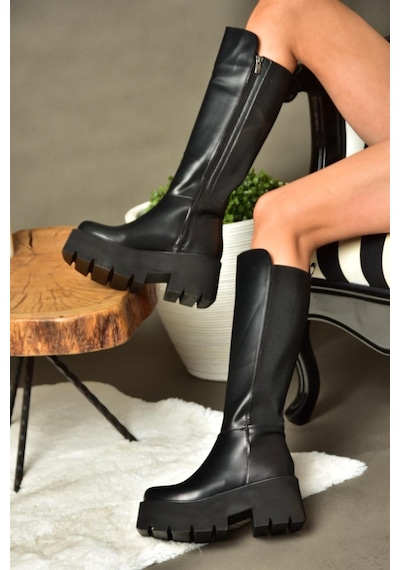 Fox Shoes R820060709 Siyah Kalın Tabanlı Arkası Lastik Detaylı Kadın Çizme Siyah