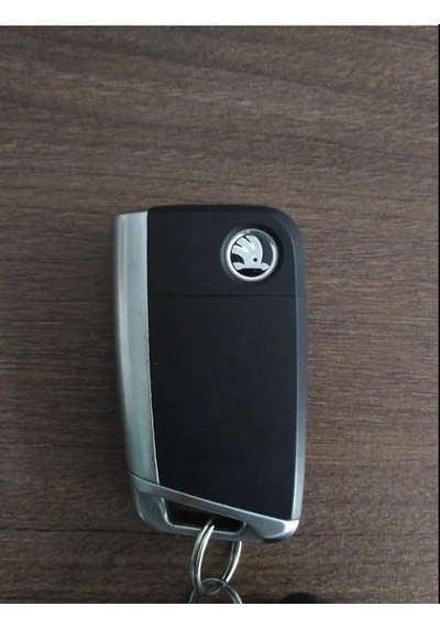 Skoda Anahtar Logosu Amblemi 10 Mm Silikonlu Kabartma Kumanda Logosu Siyah 1 Adet