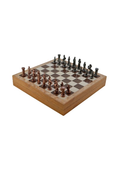 Gifthome Orta Boy Metal İngiliz Satranç Takımı Antik Ve Rustik Desenli Sandıklı Mdf Tahtası 36x36x6 Cm.