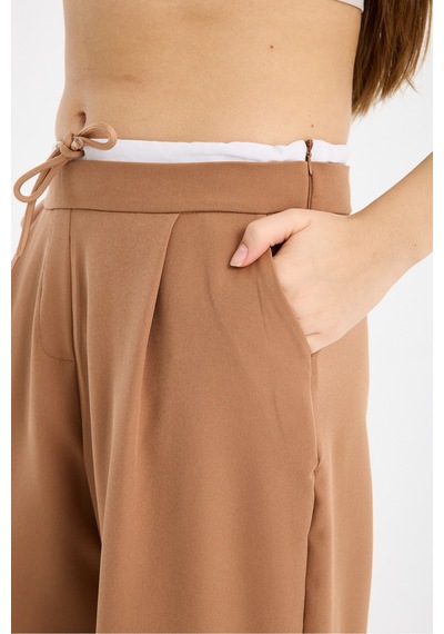 Gugus Kadın Wide Leg Kumaş Bol Paça Pantolon Beli Bağcıklı Beyaz Garni Detaylı Fermuar Kapamalı Bej Gugus Kadın Wide Leg Kumaş Bol Paça Pantolon Beli Bağcıklı Beyaz Garni Detaylı Fermuar Kapamalı Bej