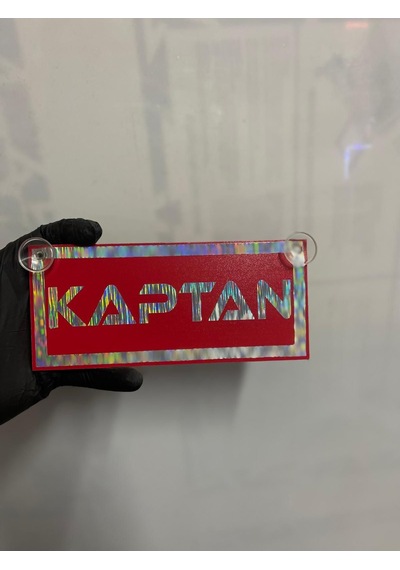 Kırmızı Renk Üzeri Hologram Renk Kaptan Yazılı Vantuzlu Cam Süsü