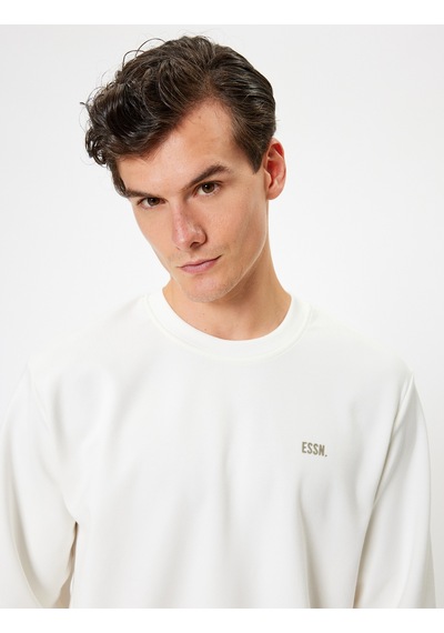 Koton Bisiklet Yaka Sweatshirt Minimal Baskılı İnterlok Kumaş Pamuk Karışımlı Beyaz 5wam70084mk Beyaz