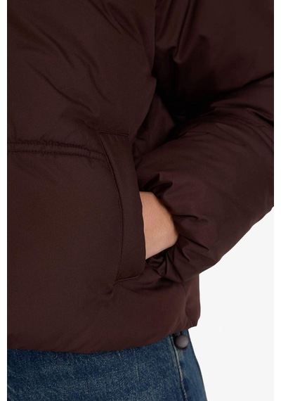 Defacto Su Geçirmez Regular Fit Dik Yaka Fermuarlı Şişme Mont E8690ax25aubn530 Kahve-bn530