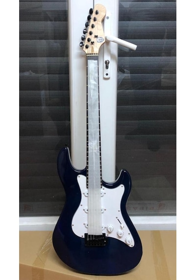 Karma Markalı Ve Renkli Elektro Gitarlar