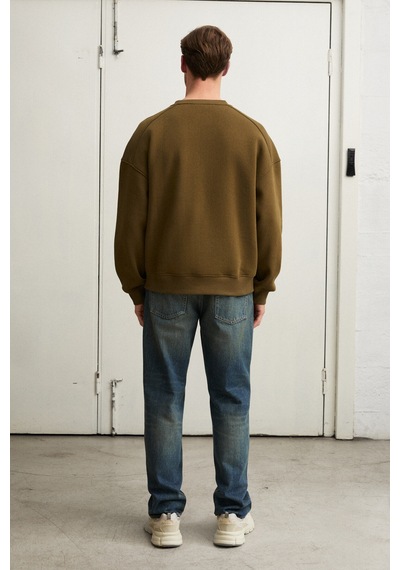 Grimelange Coyotes Erkek Bisiklet Yaka Kangru Cepli Organik Pamuk Regular Fit Koyu Haki Sweatshirt Koyu Haki