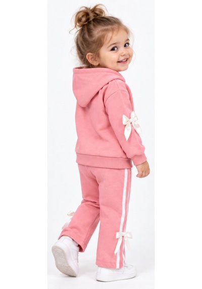 İrem Kız Çocuk Love Yazılı Kapüşonlu Kurdele Detaylı Geniş Paça Model Pembe Renk Eşofman Takımı İrem Kız Çocuk Love Yazılı Kapüşonlu Kurdele Detaylı Geniş Paça Model Pembe Renk Eşofman Takımı