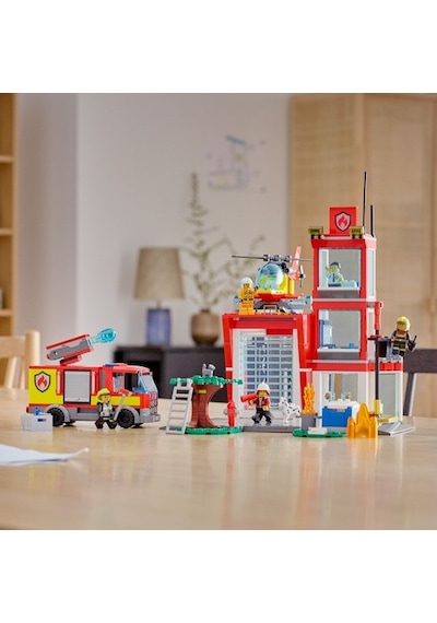LEGO® City 60320 İtfaiye Merkezi 540 Parça