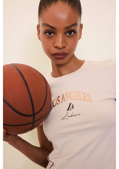 DeFactoFit NBA Los Angeles Lakers Slim Crop Fit Bisiklet Yaka Kısa Kollu Tişört D6122AX25SPER218 Ekru