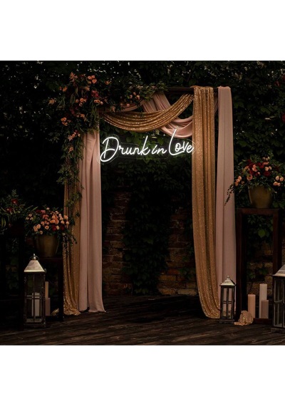 Drunk İn Love Yazılı Neon Tabela Beyaz