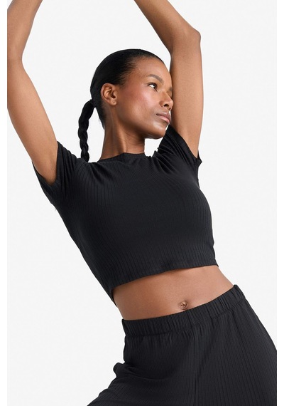 DeFactoFit Cropped Fit Bisiklet Yaka Sporcu Kısa Kollu Tişört E2536AX25SMBK81