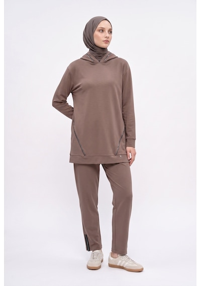 Armine Trend Taşlı Şerit Detaylı Kapüşonlu Pantolonlu İkili Spor Takım Sütlü Kahve 25kt603 Armine Trend Taşlı Şerit Detaylı Kapüşonlu Pantolonlu İkili Spor Takım Sütlü Kahve 25kt603