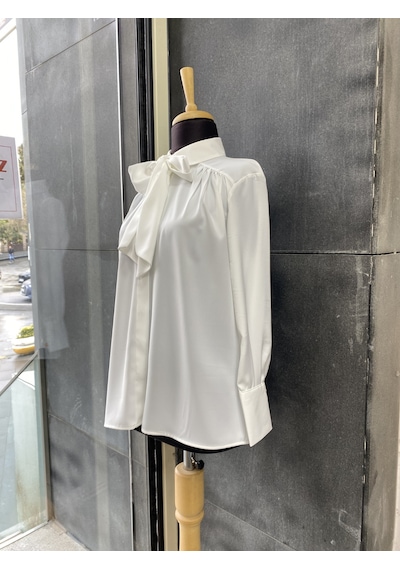 Pera Moda Pile Detaylı Parisfular Yaka Gömlek Beyaz
