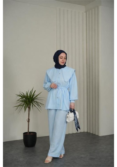 Neşeli Butik Kadın Bebe Mavi Geniş Kesim Yaka Detaylı Kuşaklı İkili Tesettür Takım Nbvq3148 Bebe Mavisi Neşeli Butik Kadın Bebe Mavi Geniş Kesim Yaka Detaylı Kuşaklı İkili Tesettür Takım Nbvq3148 Bebe Mavisi