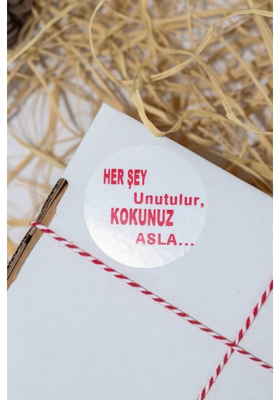 Herşey Unutulur Kokunuz Asla Beyaz 50 Mm Yuvarlak Yapışkanlı Sticker Etiket 100 Adet