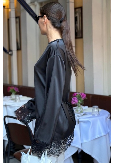 Madmext Siyah Asimetrik Dantelli Uzun Kollu Saten Bluz Mg2799