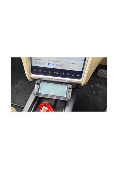 Tesla Model S İçin Icom Id5100 Montaj Aparatı