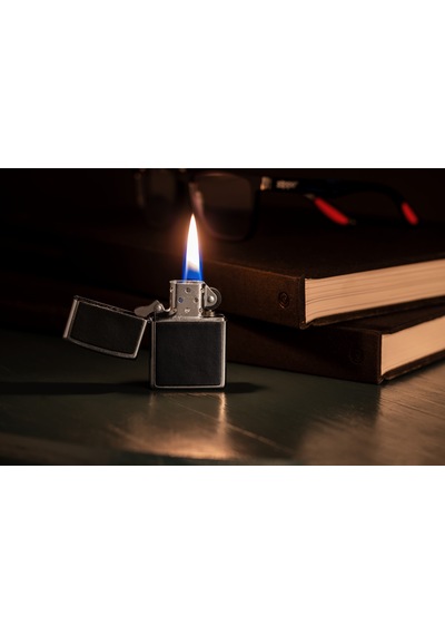 Zippo Black Leather Emblem Dizayn Çakmak Gri