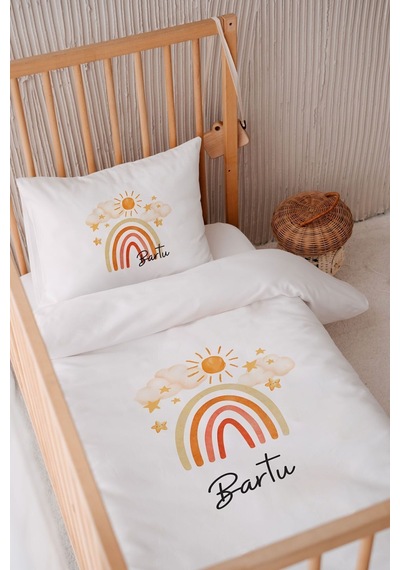 %100 Pamuk Saten Isme Özel Isimli 100x150 Bebek Yatak Nevresim Seti Güneşli Gökkuşağı